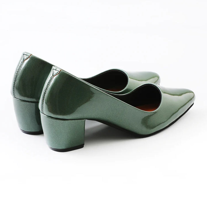 Green heeled pumps