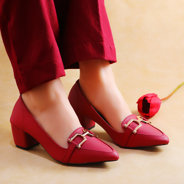 Nova Maroon women court shoes